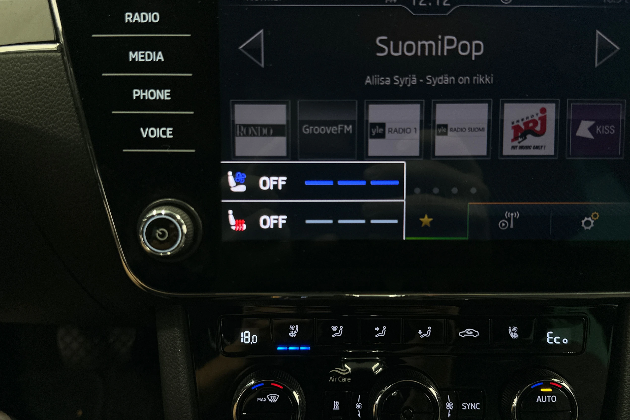 valkoinen Skoda Superb 2021 kuva 18.
