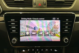 valkoinen Skoda Superb 2021 kuva 20.