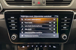 valkoinen Skoda Superb 2021 kuva 22.