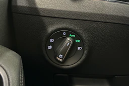valkoinen Skoda Superb 2021 kuva 24.