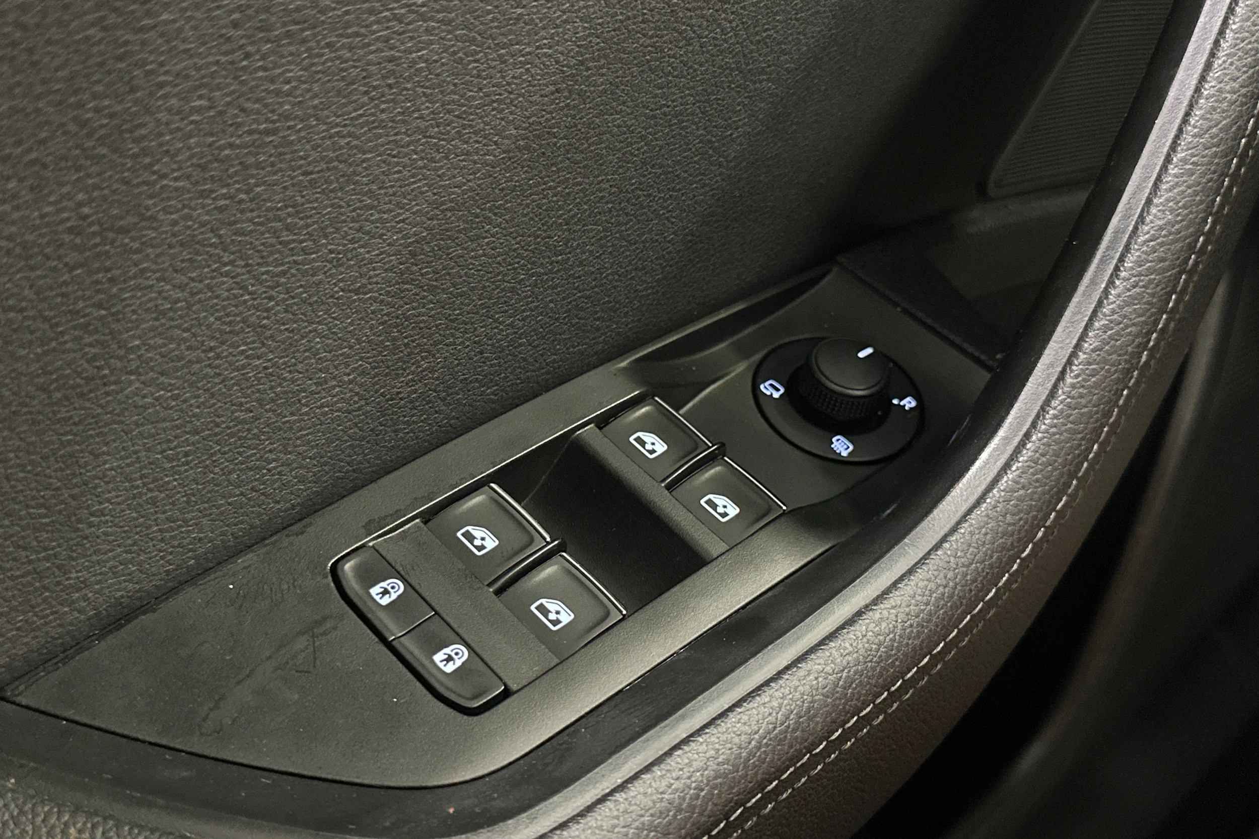 valkoinen Skoda Superb 2021 kuva 25.