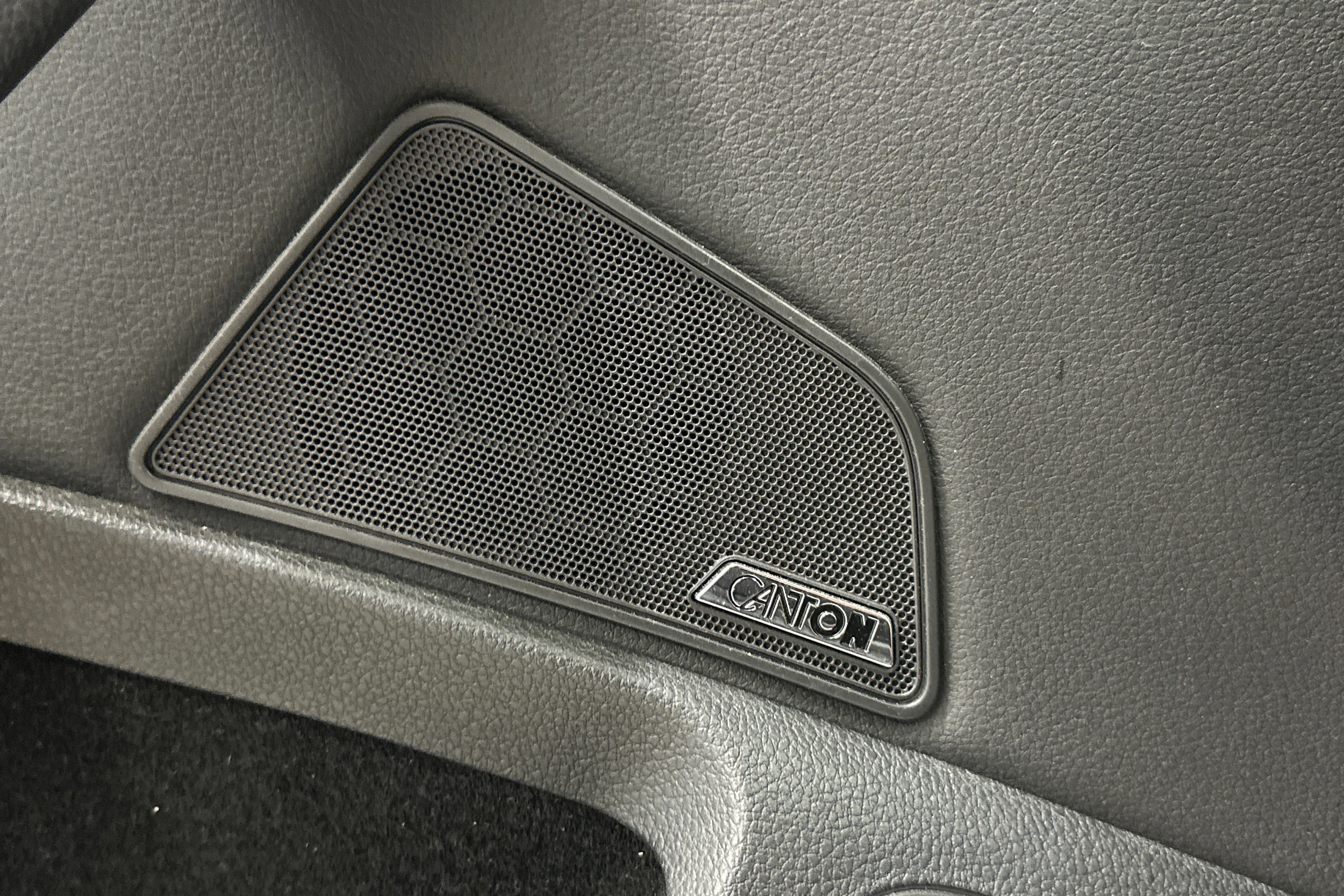 valkoinen Skoda Superb 2021 kuva 26.