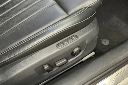valkoinen Skoda Superb 2021 kuva 28.