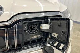 valkoinen Skoda Superb 2021 kuva 34.