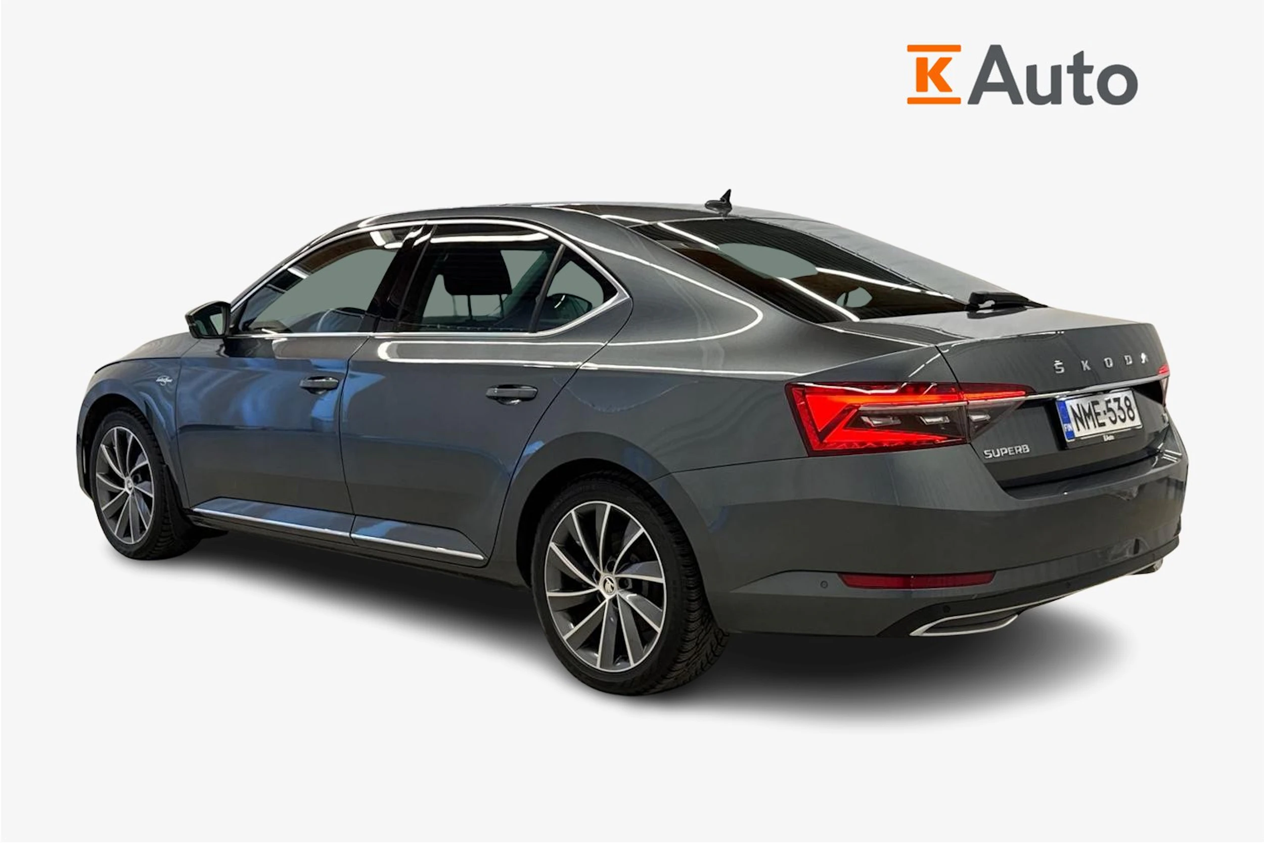 harmaa Skoda Superb 2021 kuva 2.