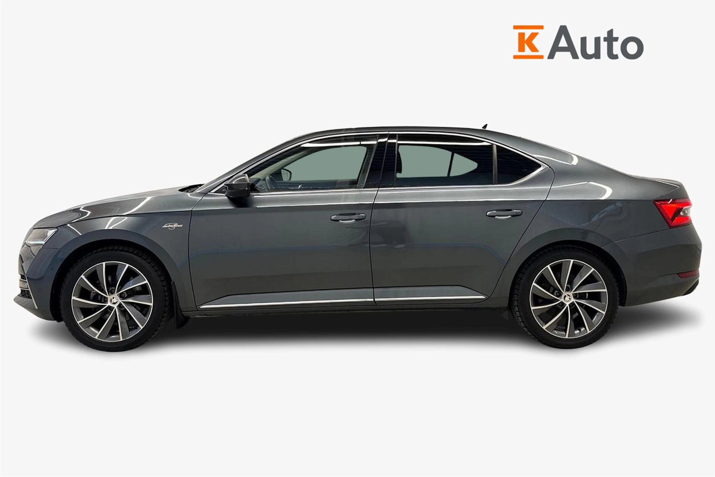 harmaa Skoda Superb 2021 kuva 5.