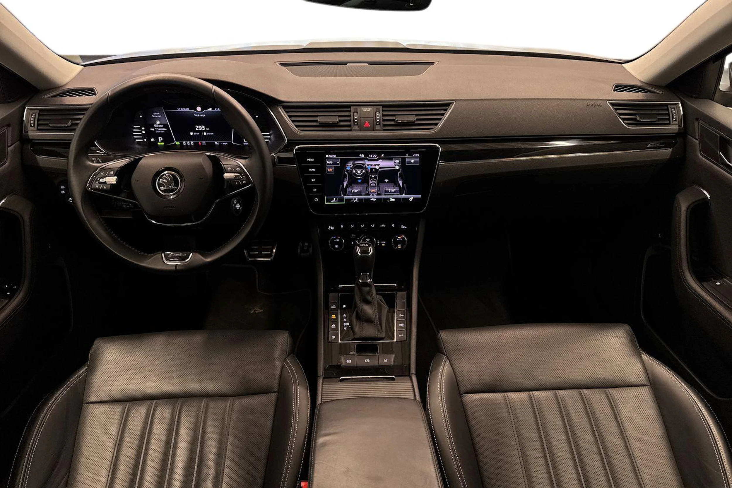 harmaa Skoda Superb 2021 kuva 7.