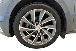 harmaa Skoda Superb 2021 kuva 8.