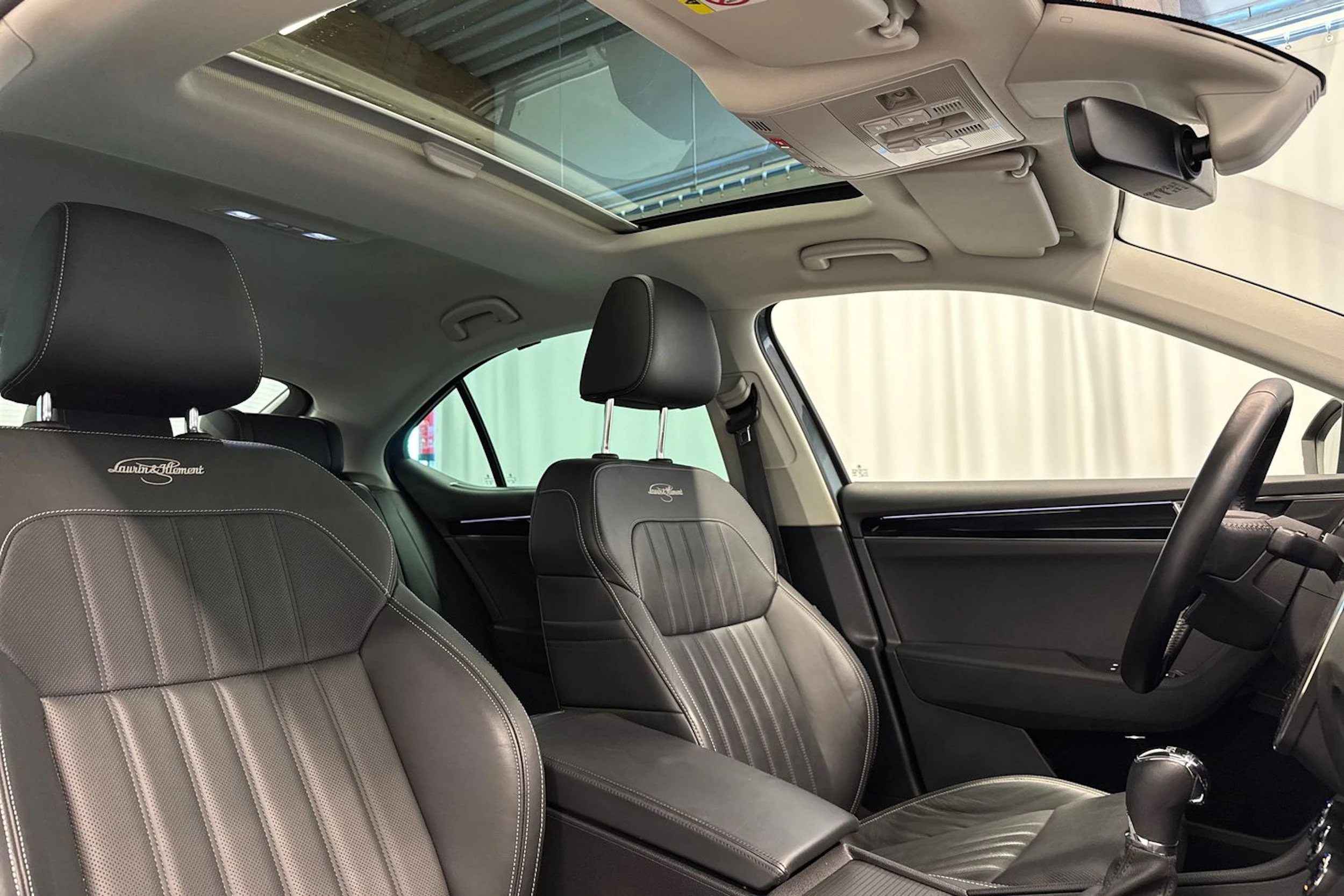 harmaa Skoda Superb 2021 kuva 10.
