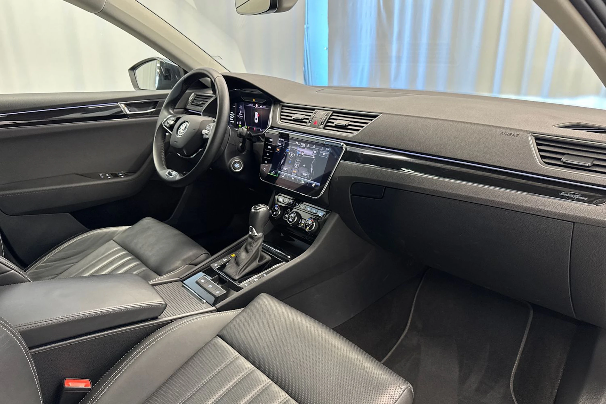 harmaa Skoda Superb 2021 kuva 12.