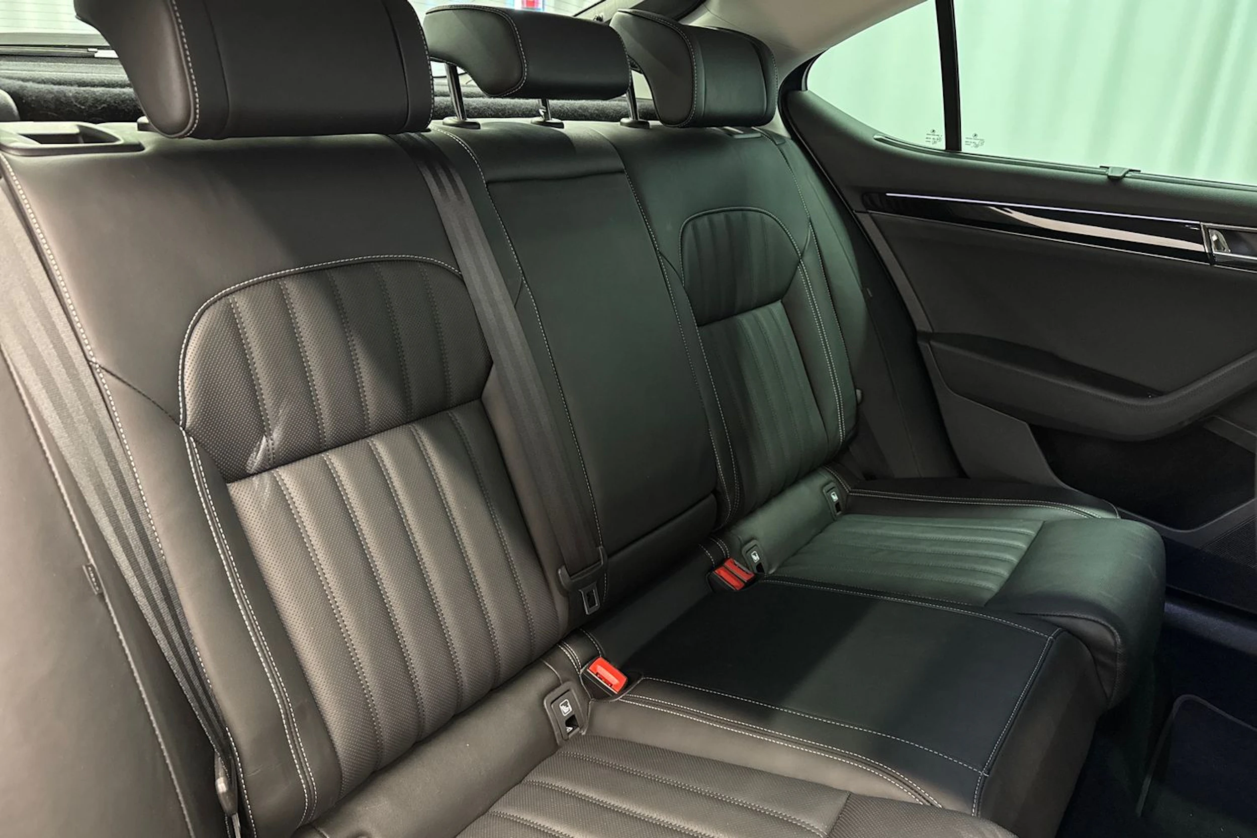 harmaa Skoda Superb 2021 kuva 15.