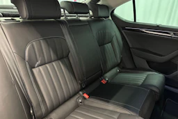 harmaa Skoda Superb 2021 kuva 15.