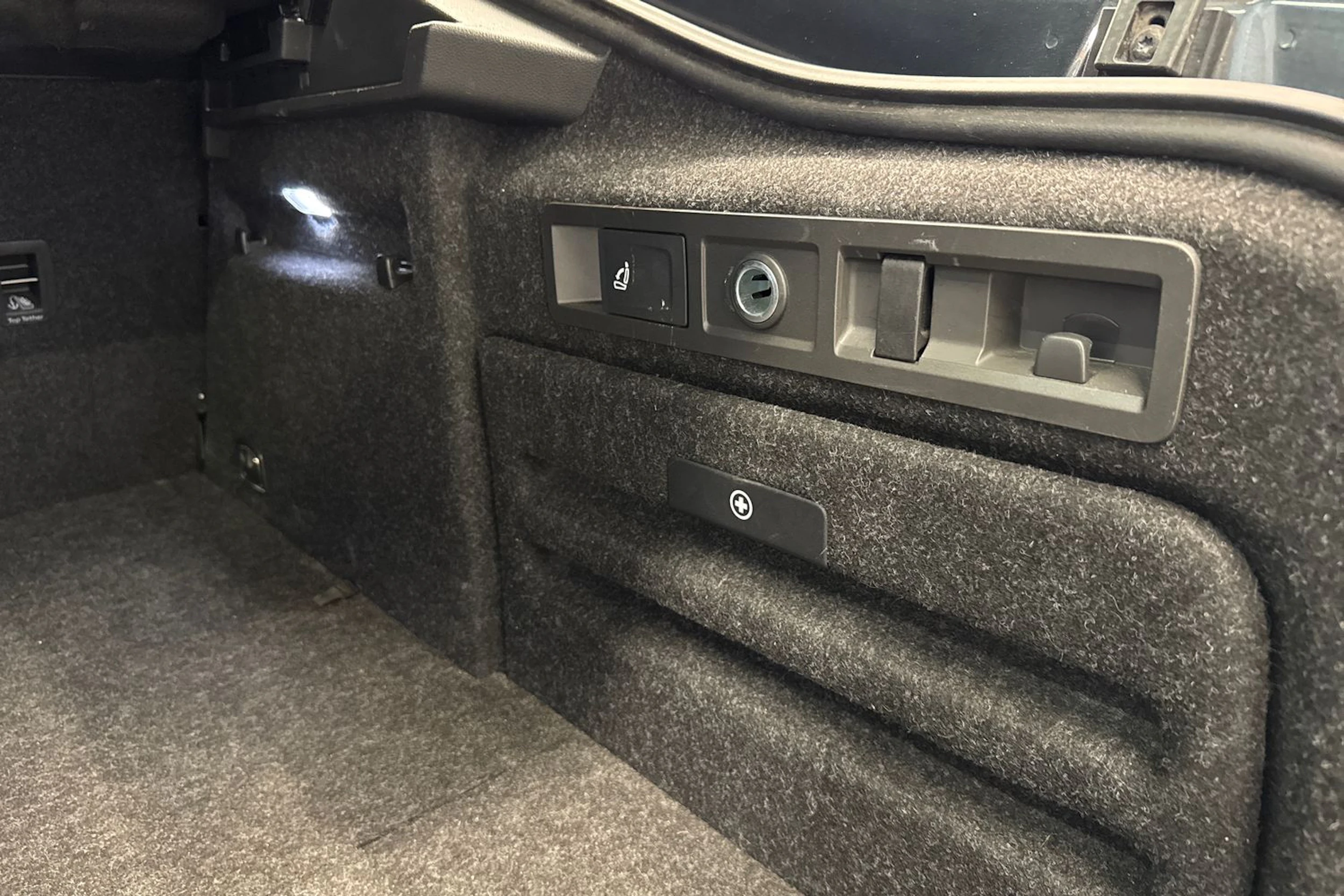 harmaa Skoda Superb 2021 kuva 19.