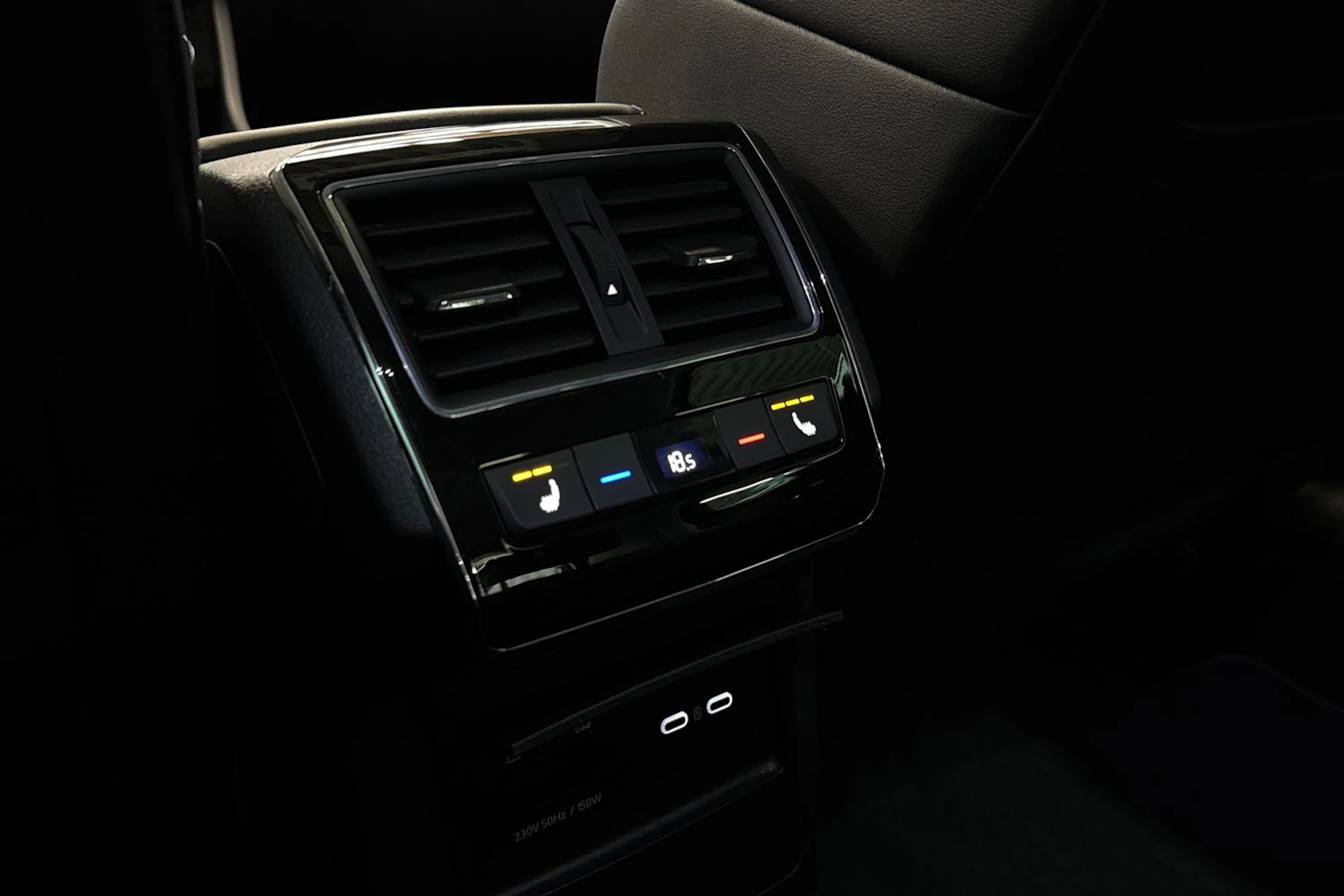 harmaa Skoda Superb 2021 kuva 22.