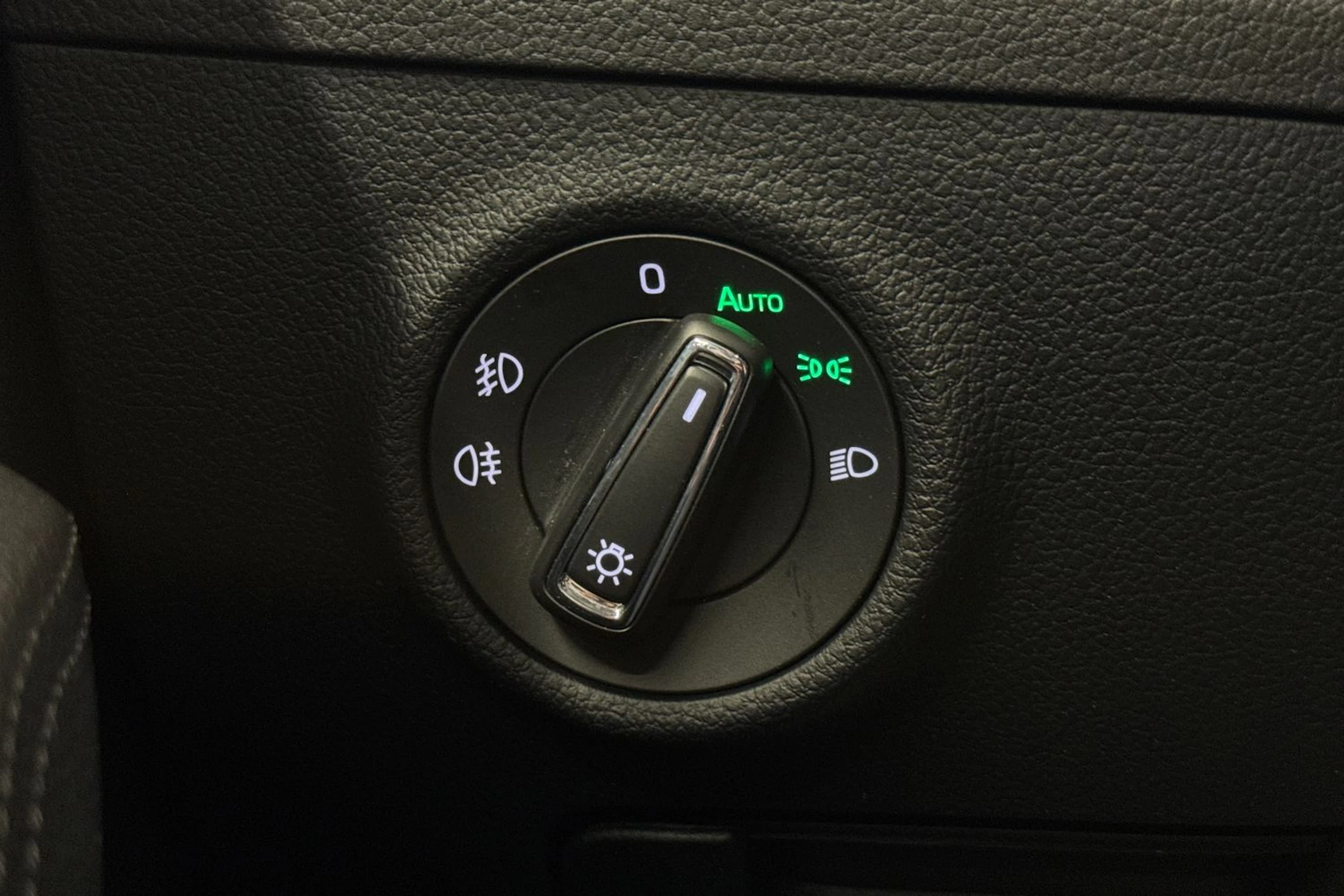 harmaa Skoda Superb 2021 kuva 24.