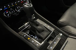 harmaa Skoda Superb 2021 kuva 28.