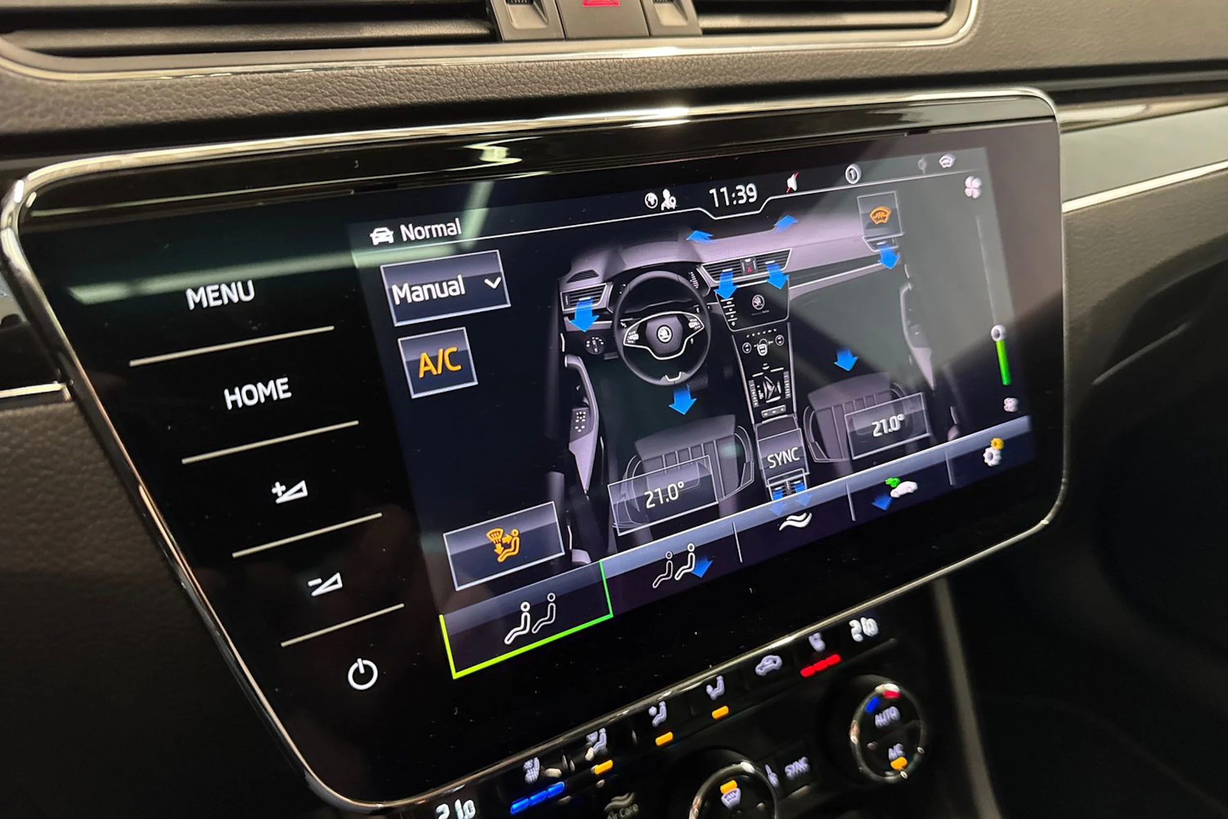 harmaa Skoda Superb 2021 kuva 30.