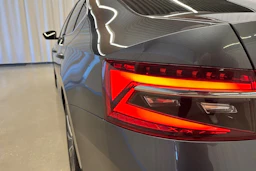 harmaa Skoda Superb 2021 kuva 40.