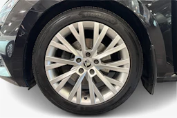 musta Skoda Superb 2021 kuva 9.