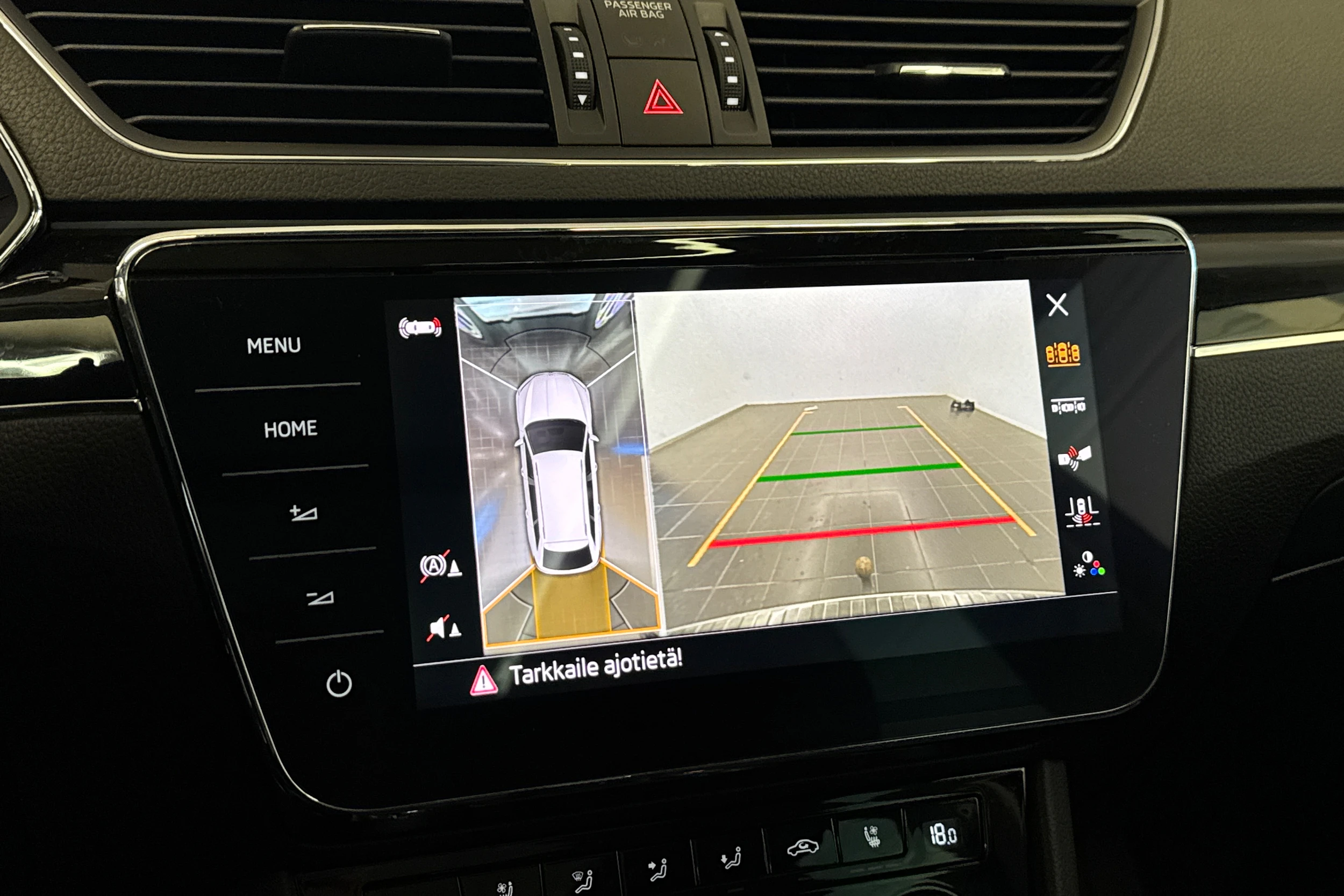 musta Skoda Superb 2021 kuva 15.