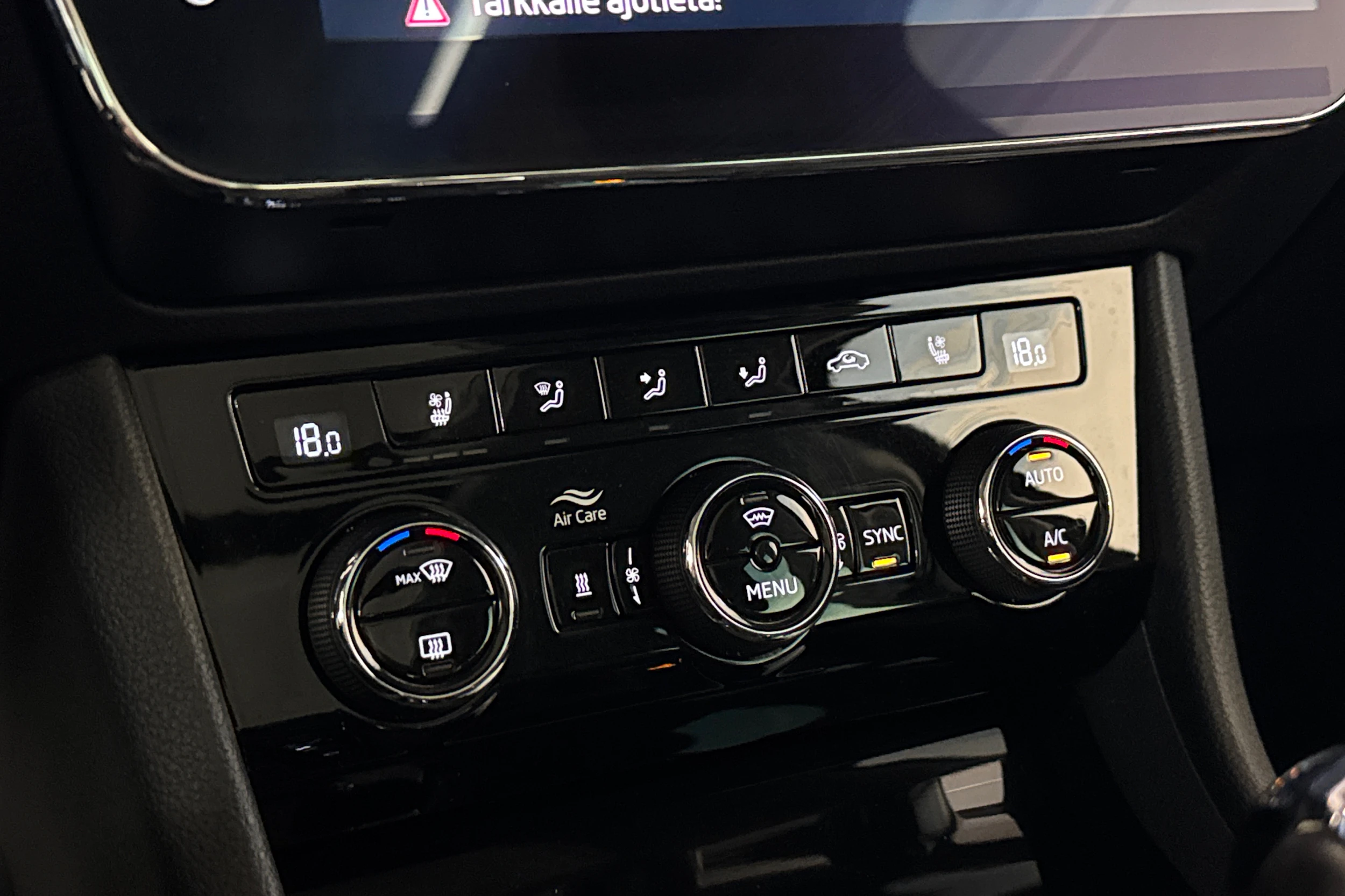 musta Skoda Superb 2021 kuva 16.