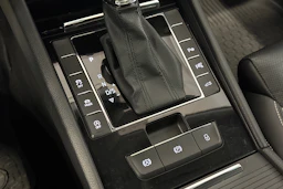 musta Skoda Superb 2021 kuva 17.