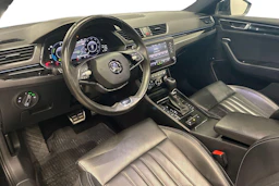 Musta Skoda Superb 2021 kuva 8.
