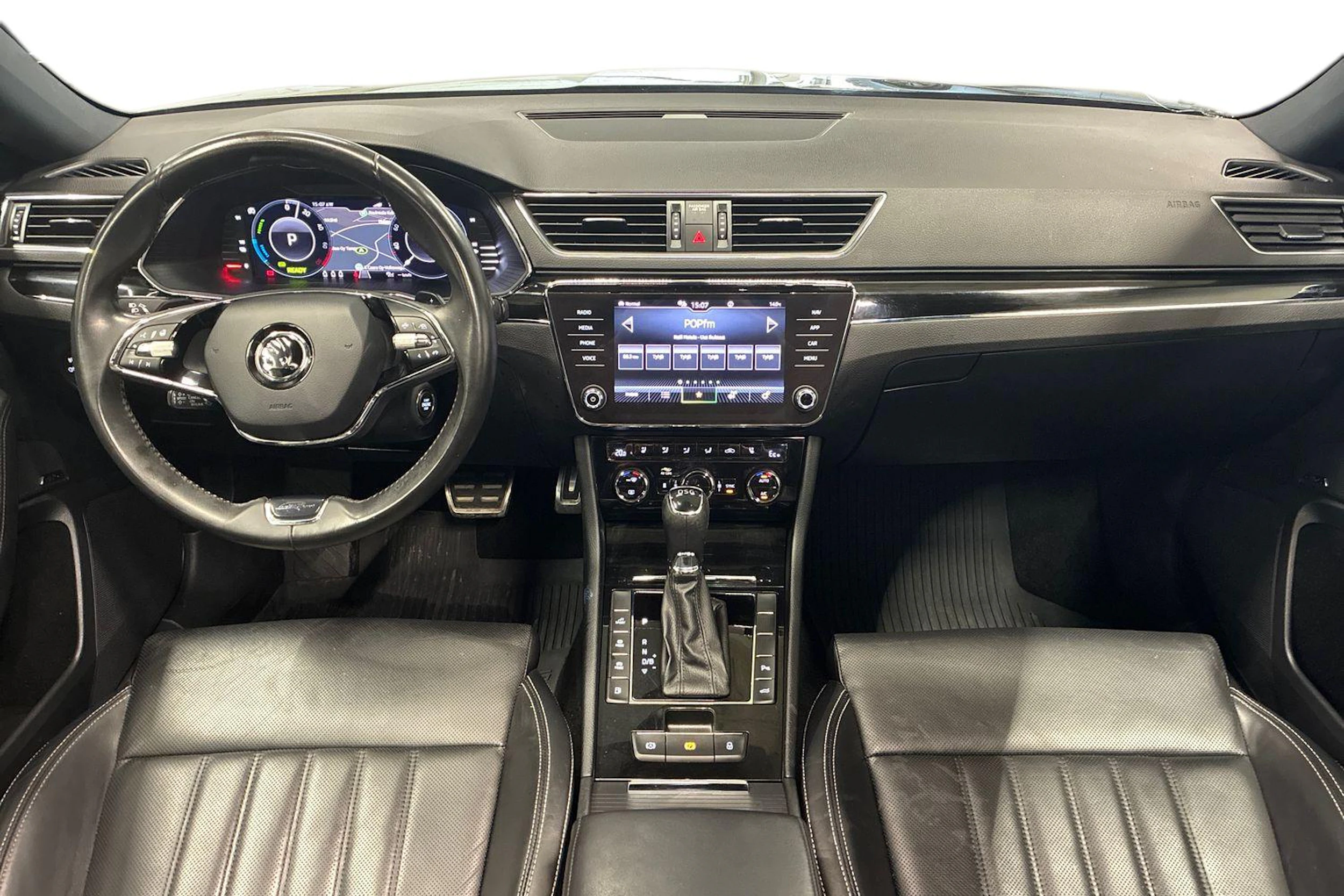 Musta Skoda Superb 2021 kuva 9.