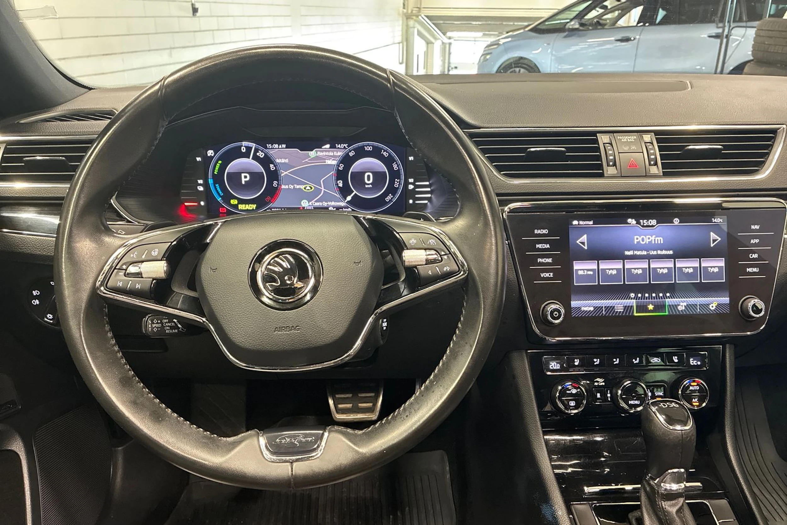 Musta Skoda Superb 2021 kuva 15.
