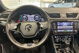 Musta Skoda Superb 2021 kuva 15.