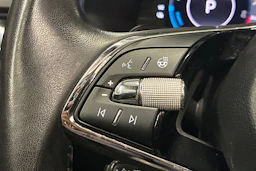 Musta Skoda Superb 2021 kuva 17.