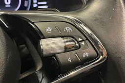 Musta Skoda Superb 2021 kuva 18.