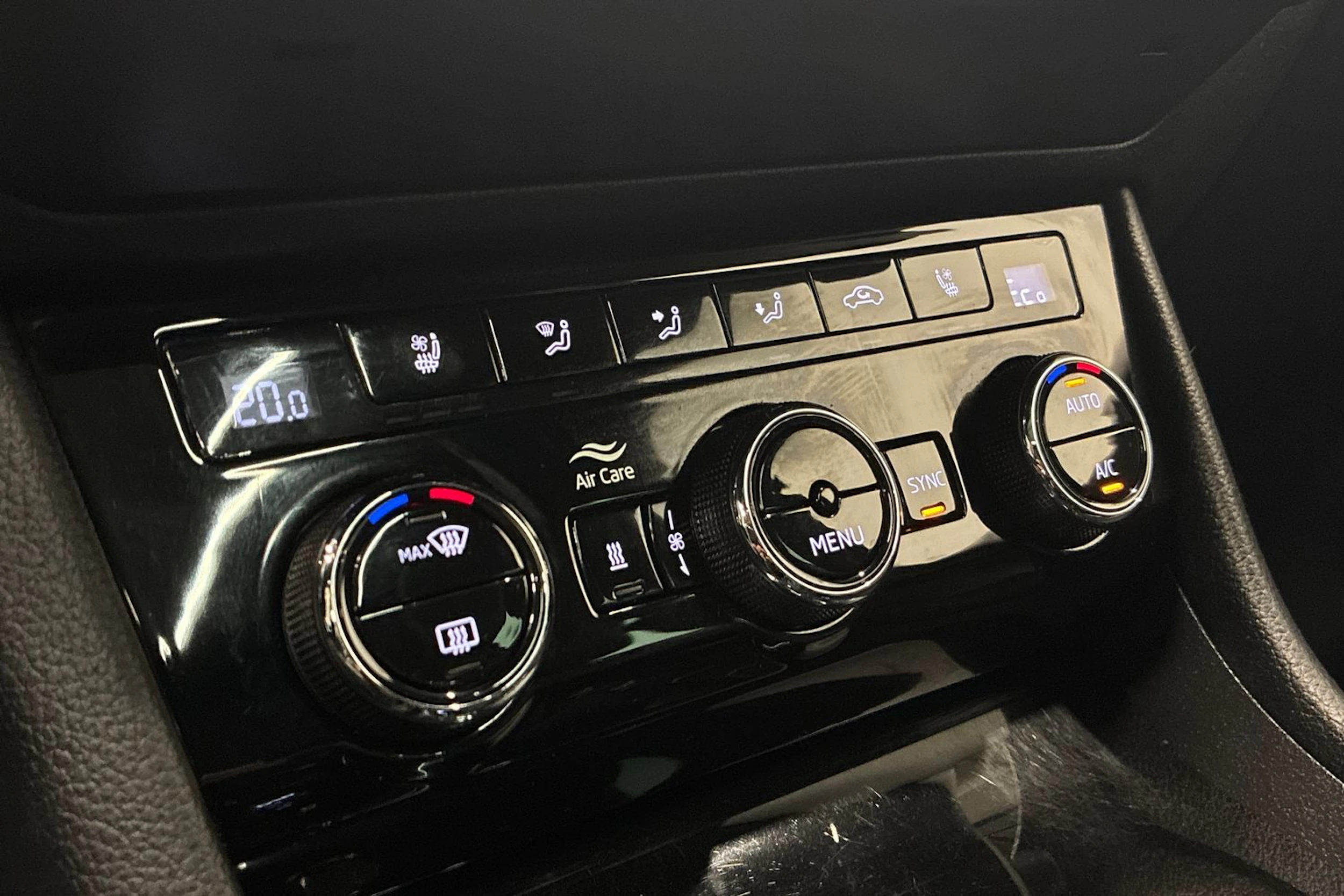Musta Skoda Superb 2021 kuva 22.