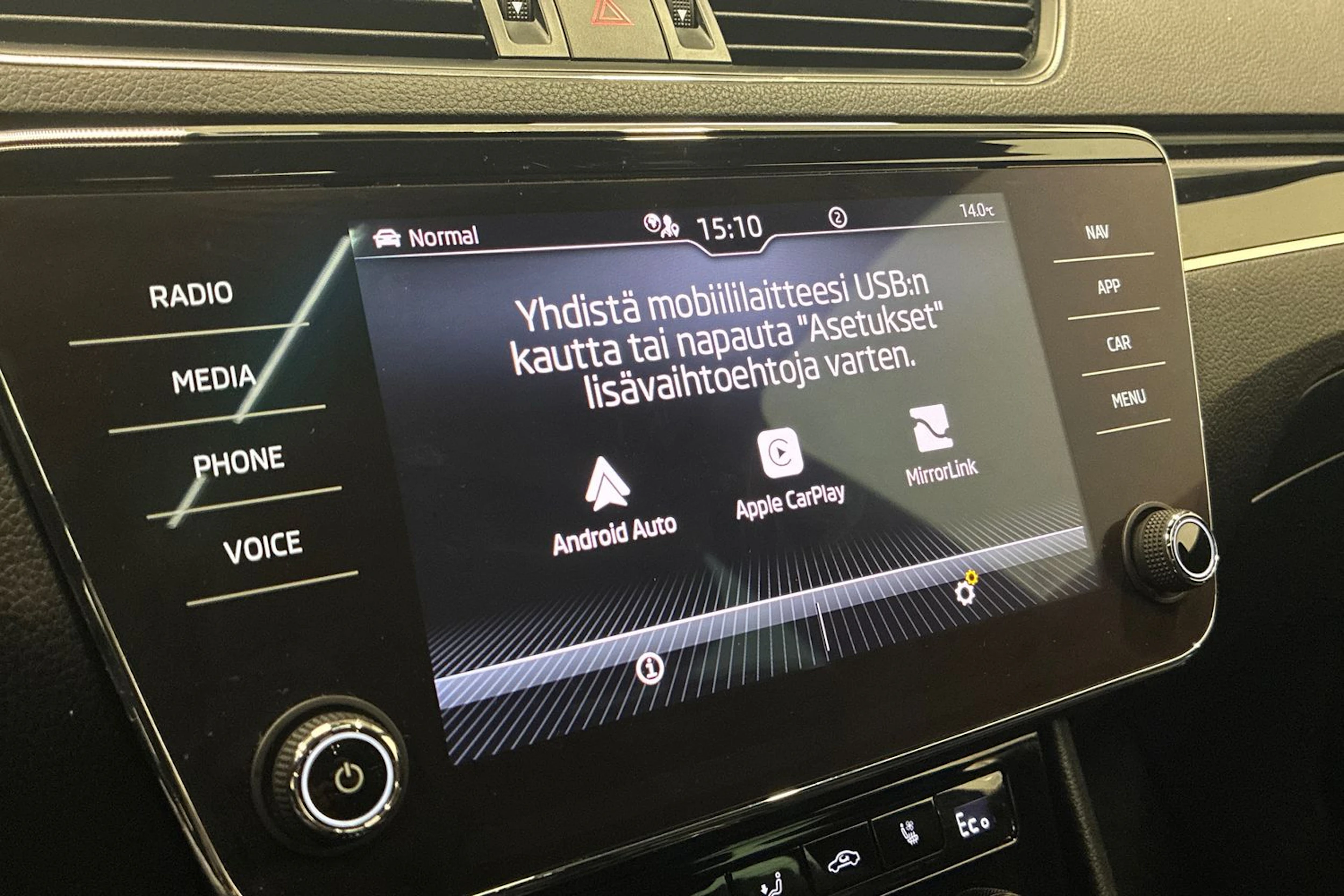Musta Skoda Superb 2021 kuva 23.