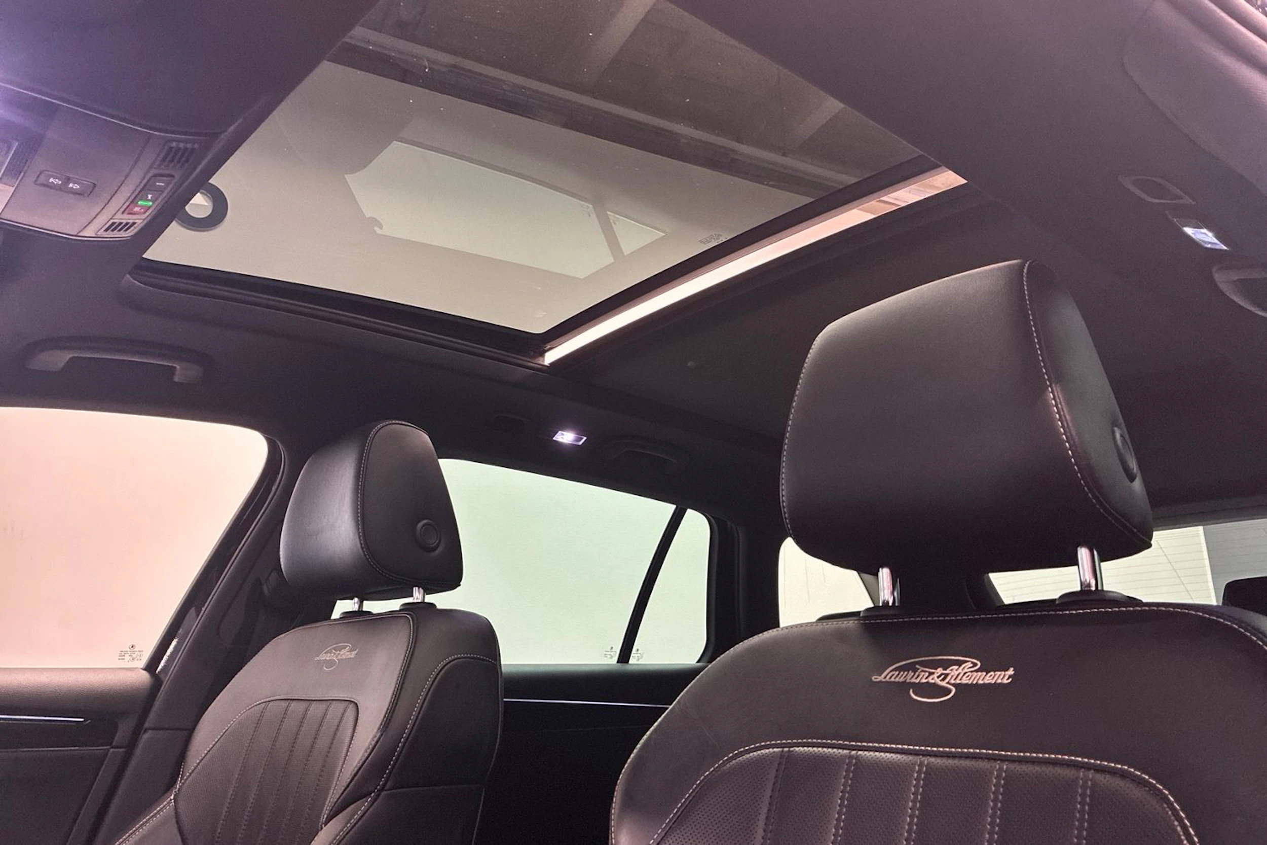 Musta Skoda Superb 2021 kuva 28.