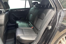 Musta Skoda Superb 2021 kuva 10.