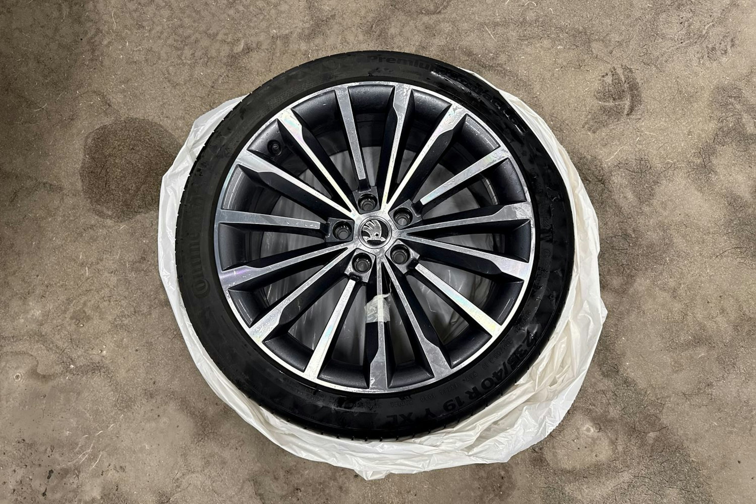 Musta Skoda Superb 2021 kuva 13.