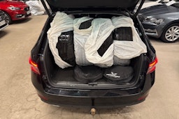 Musta Skoda Superb 2021 kuva 18.