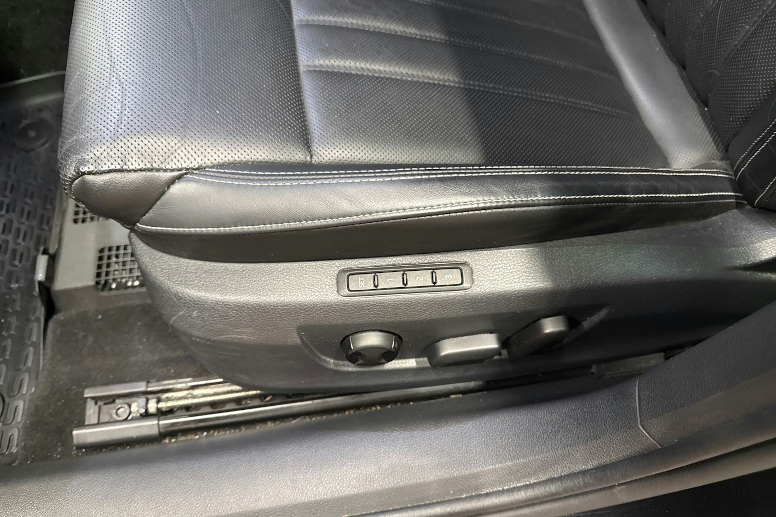 Musta Skoda Superb 2021 kuva 19.