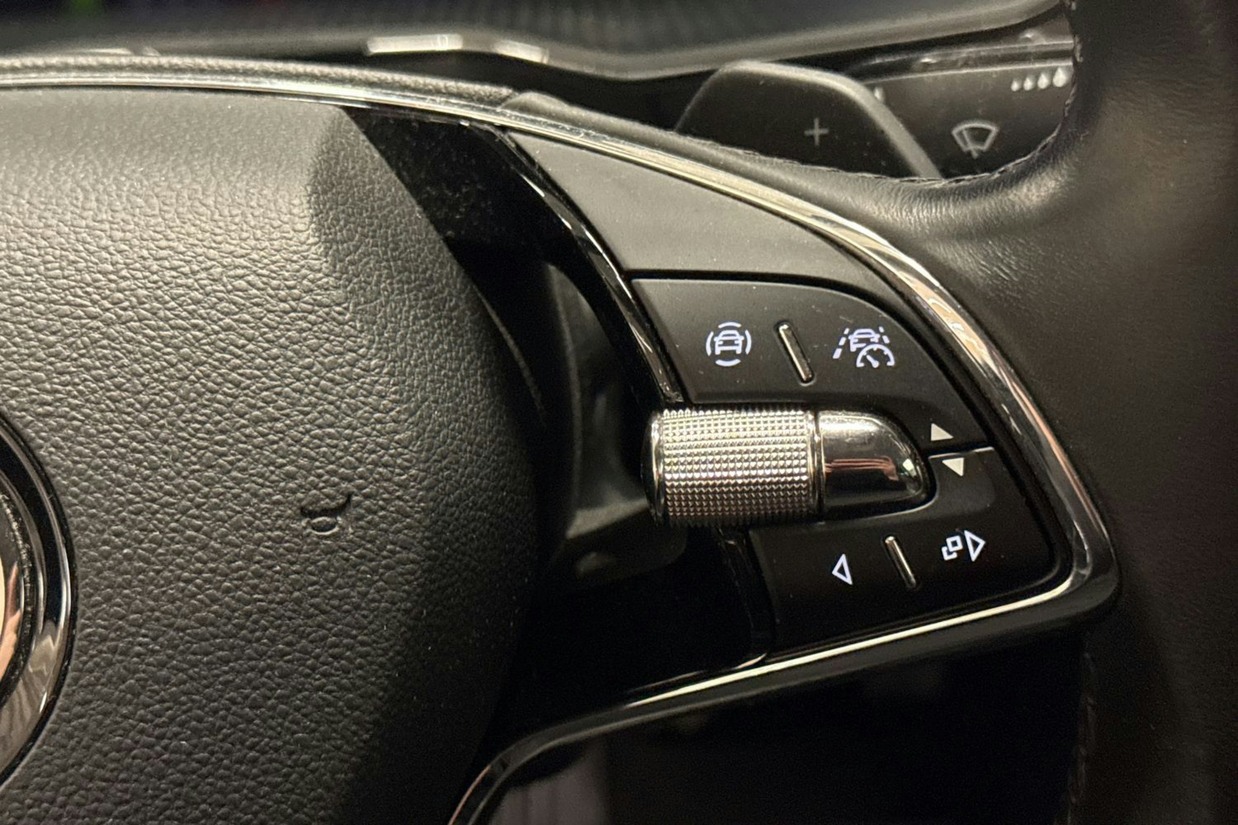 Musta Skoda Superb 2021 kuva 21.