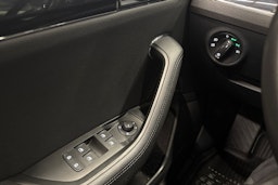 Musta Skoda Superb 2021 kuva 25.