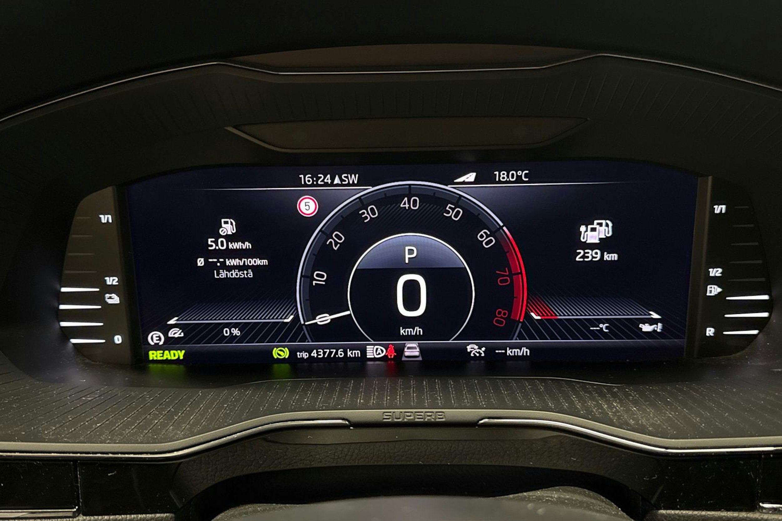 Musta Skoda Superb 2021 kuva 26.