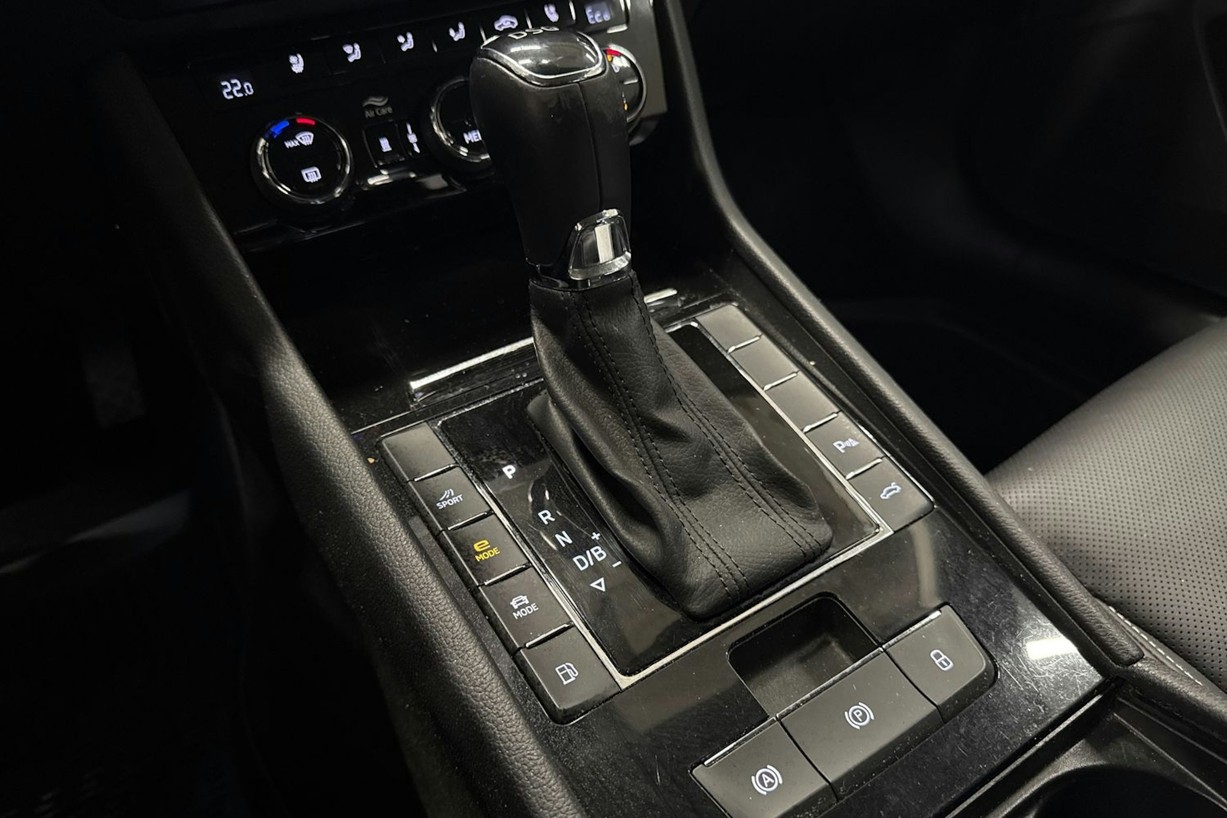 Musta Skoda Superb 2021 kuva 28.