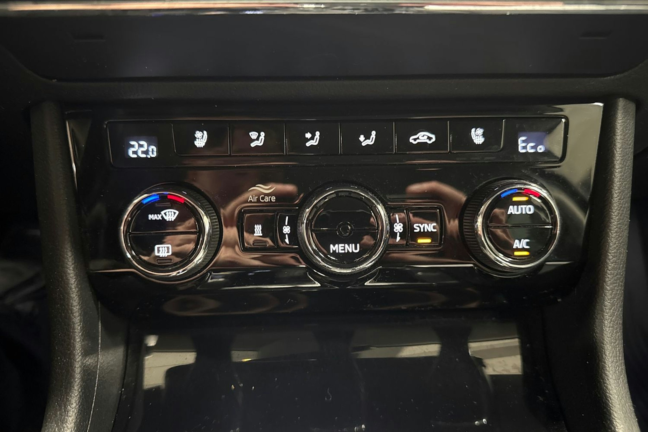 Musta Skoda Superb 2021 kuva 29.