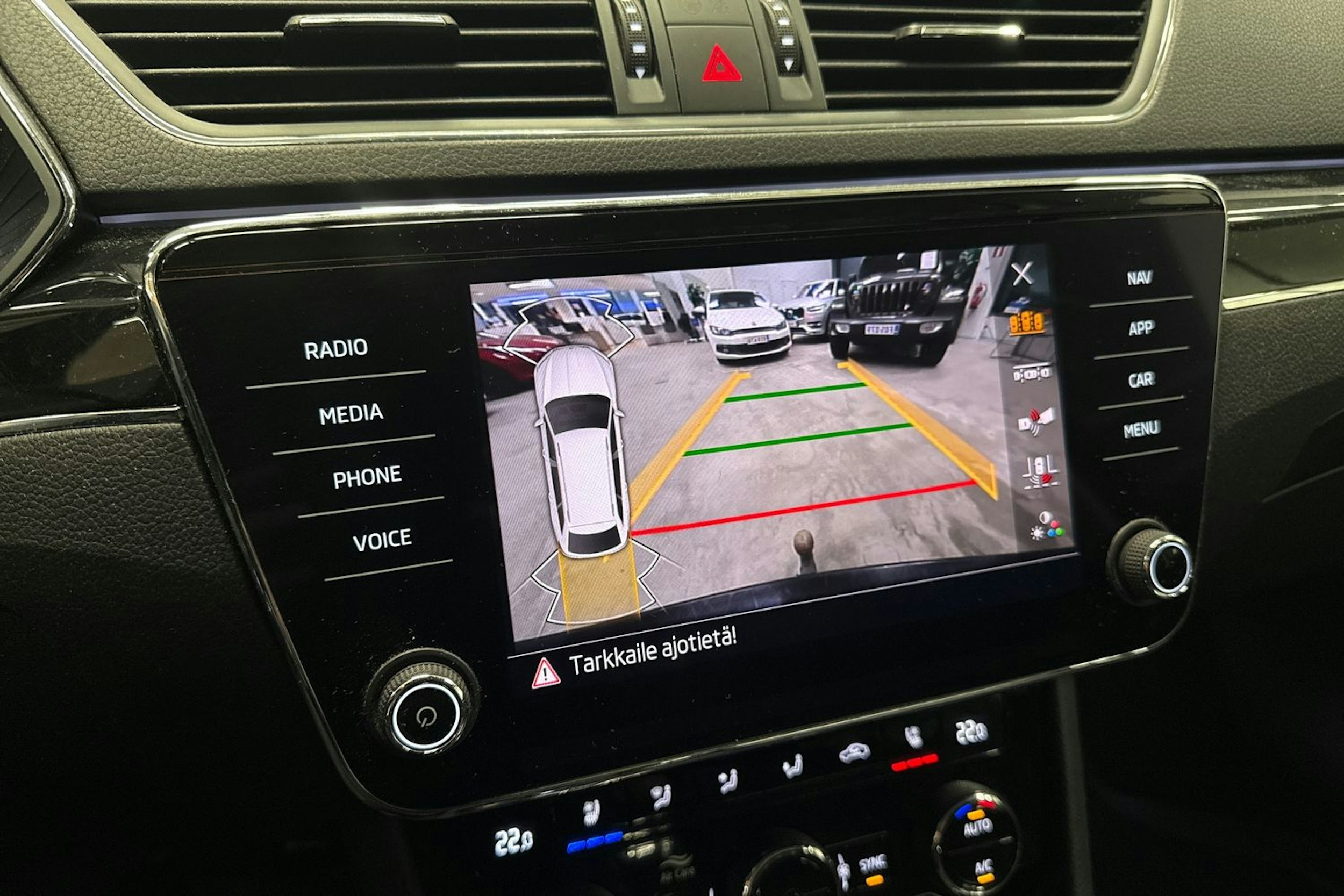 Musta Skoda Superb 2021 kuva 31.