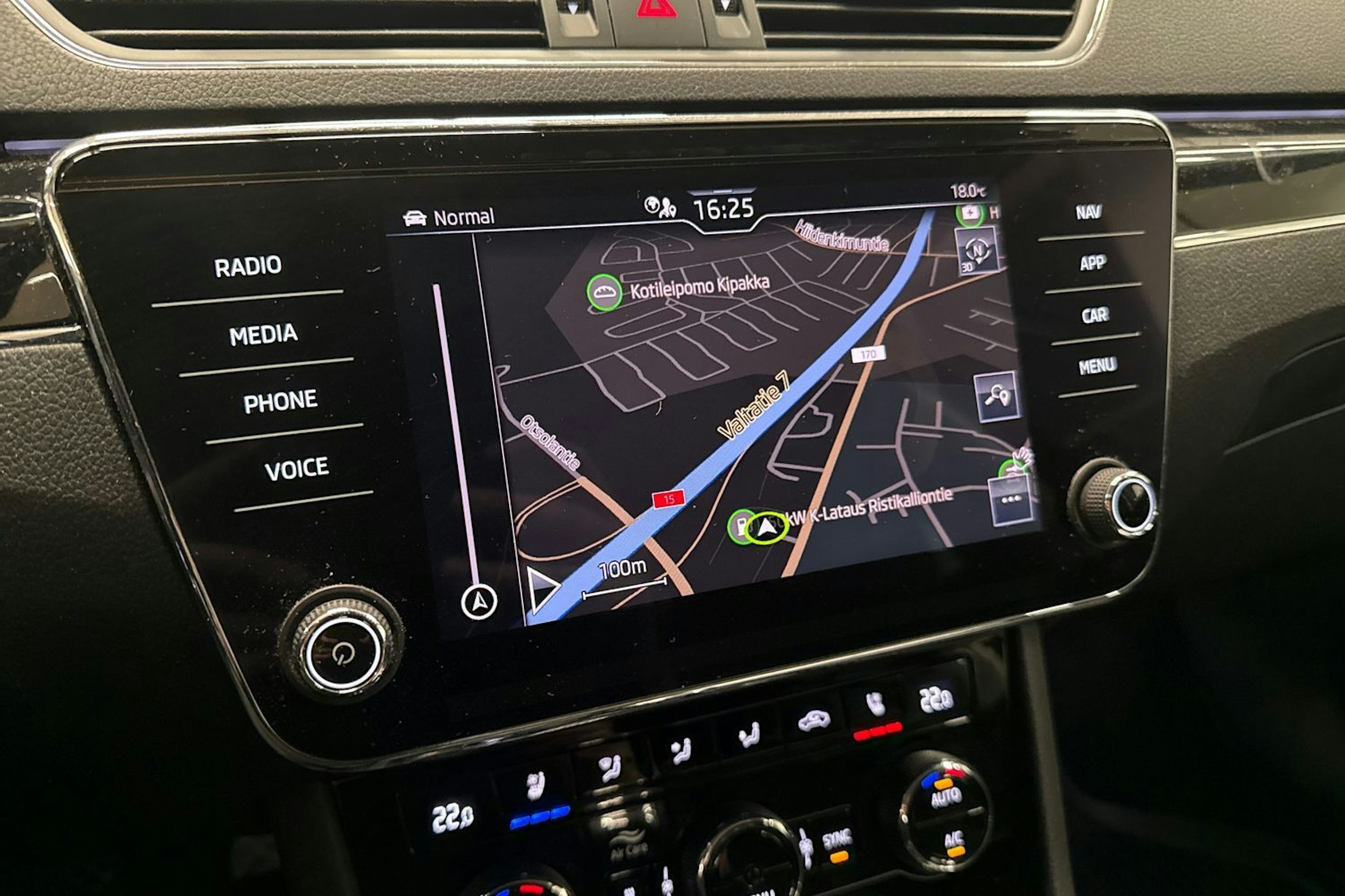 Musta Skoda Superb 2021 kuva 33.