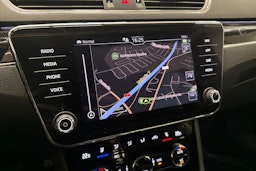 Musta Skoda Superb 2021 kuva 33.