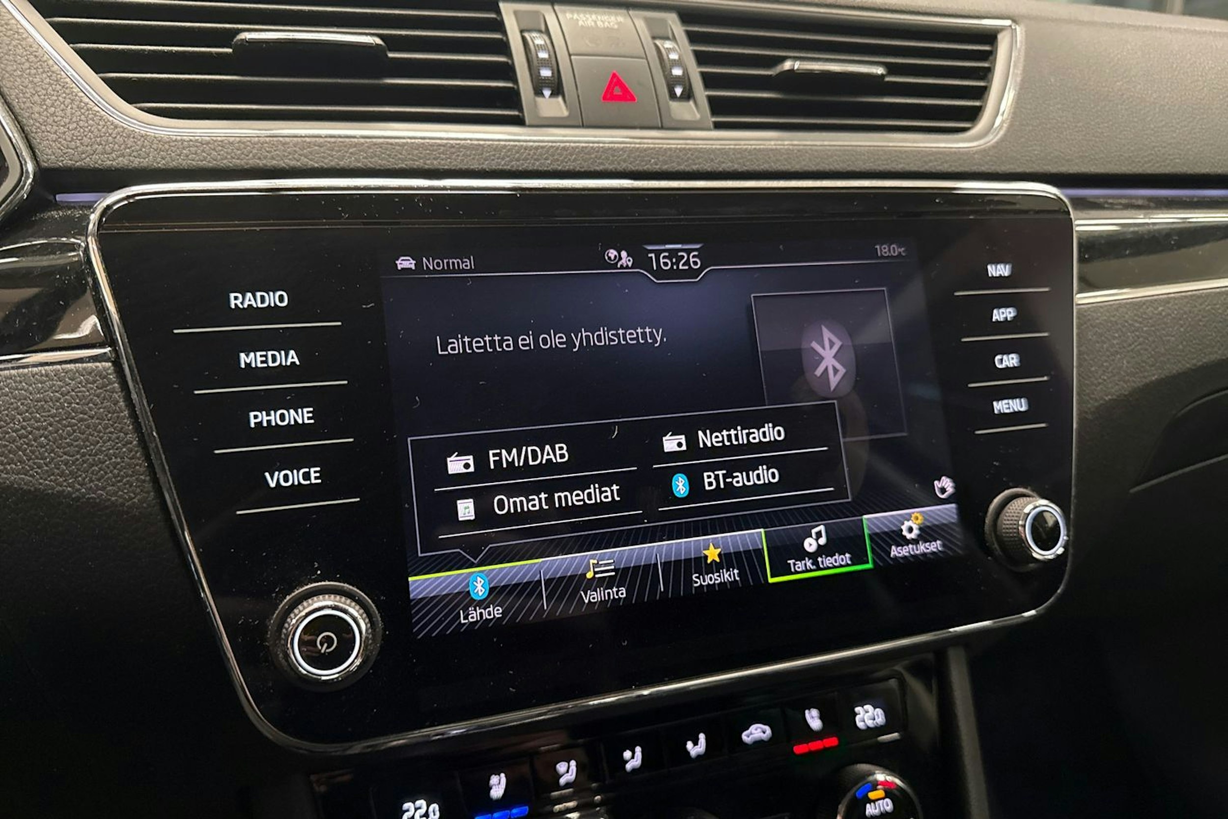 Musta Skoda Superb 2021 kuva 34.