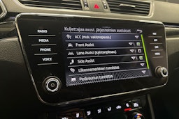 Musta Skoda Superb 2021 kuva 36.