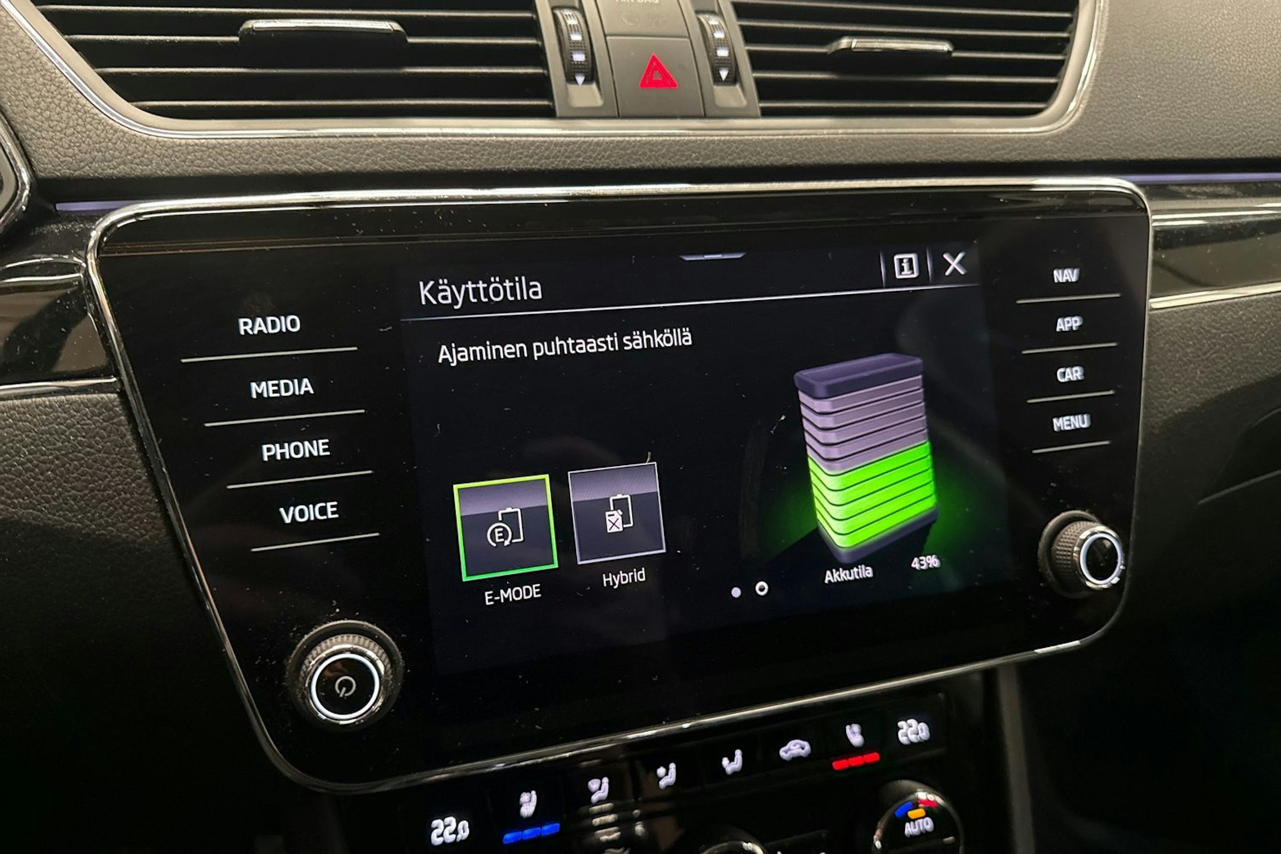 Musta Skoda Superb 2021 kuva 37.